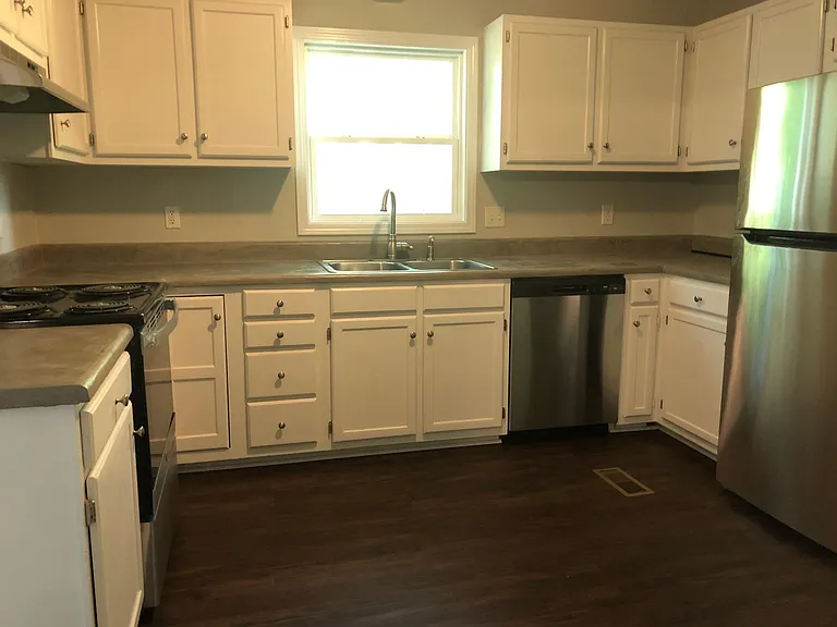 212 Ansley Dr — Photo 2