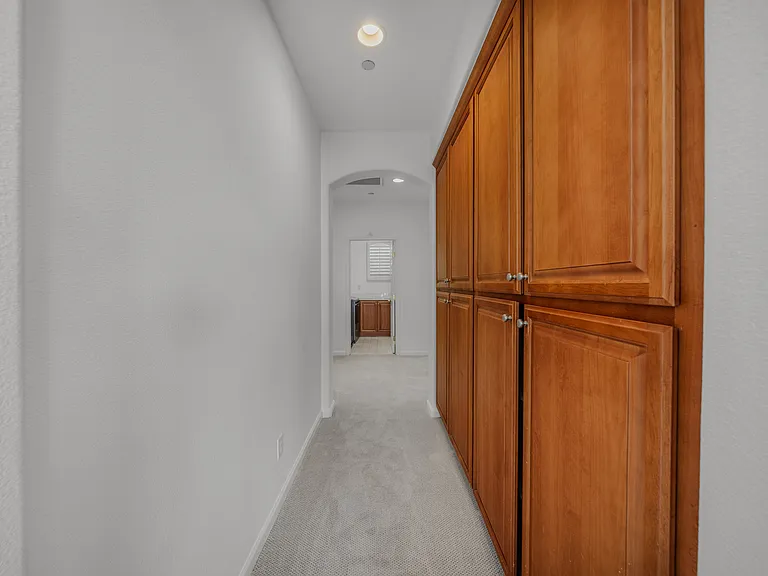 100 Portsmouth Dr — Photo 37