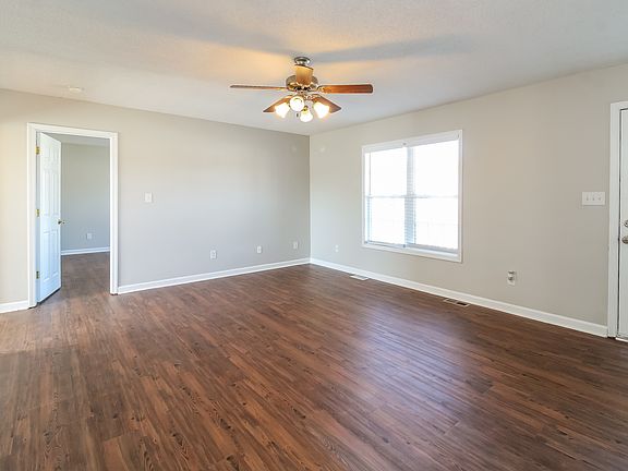 3rd image of 12 Buck Forest Ln
