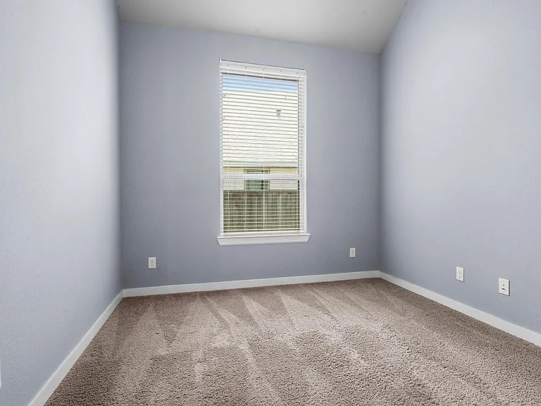 150 Mayfield Dr — Photo 13