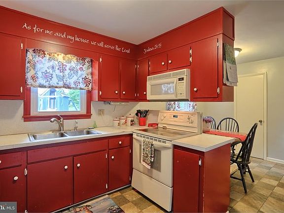 3rd image of 114 Tomsue St