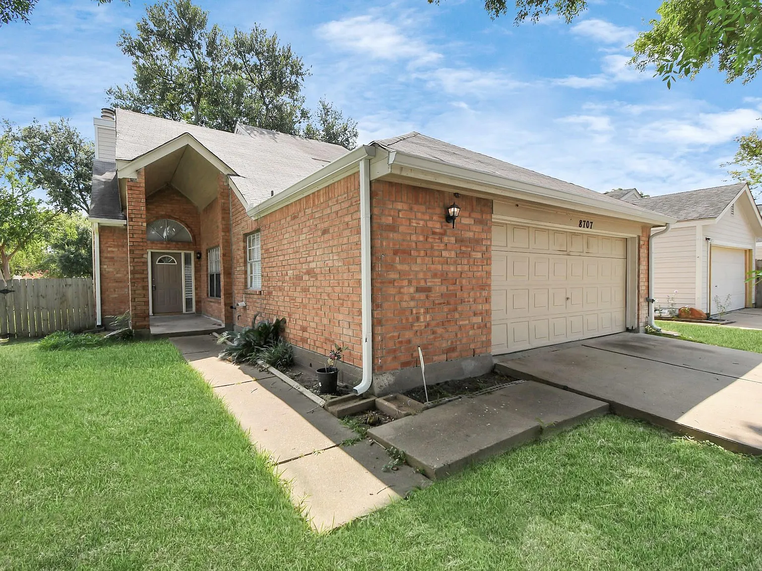 3 bed, 2.5 bath, 1552 sqft, $1,975 — Photo 1
