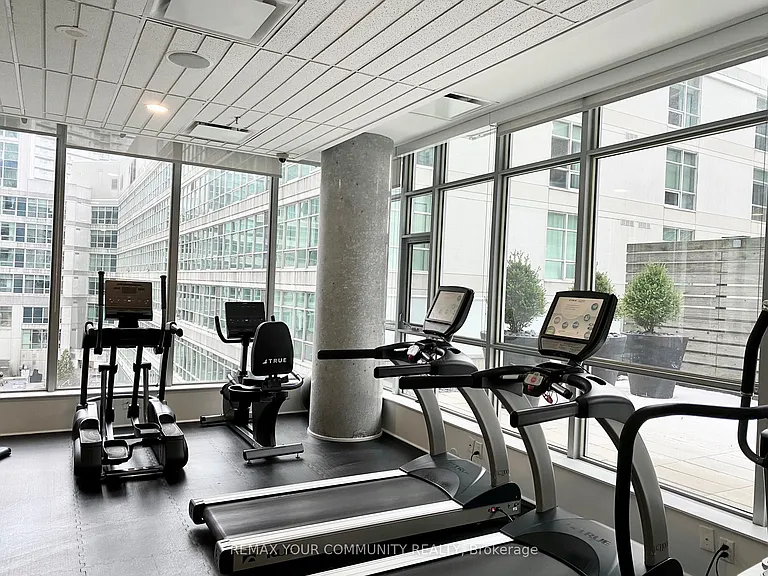 375 King St W #402 — Photo 16