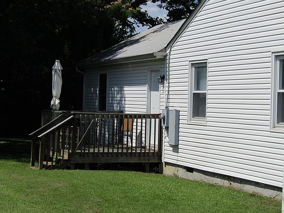 3rd image of 909 James Dr