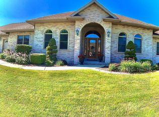 3246 Highland View Ln, Green Bay, WI 54311