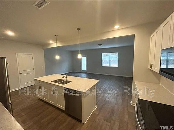4th image of 29 Verona Dr