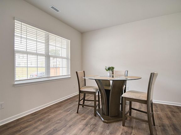 3rd image of 105 Victory Ln