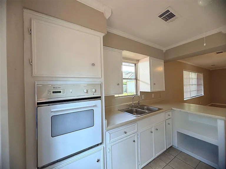 2513 Mulberry Ln — Photo 3