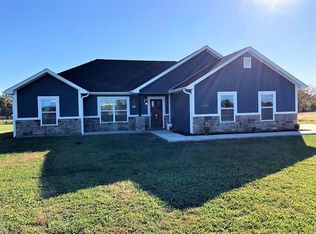 10250 E Roberts Ln, Centralia, MO 65240