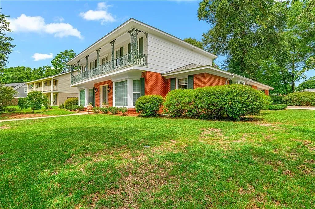 4 bed, 3.0 bath, 2864 sqft, $2,350 — Photo 3