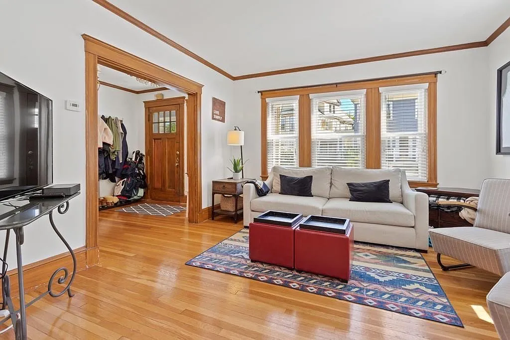 2 bed, 1080 sqft, $3,200 — Photo 2