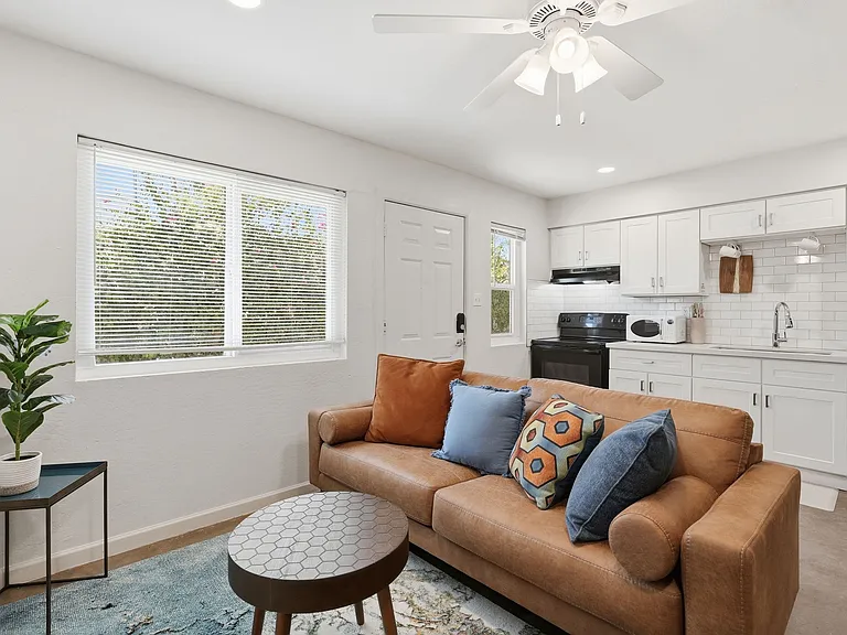 1421 E Roosevelt St #4 — Photo 3