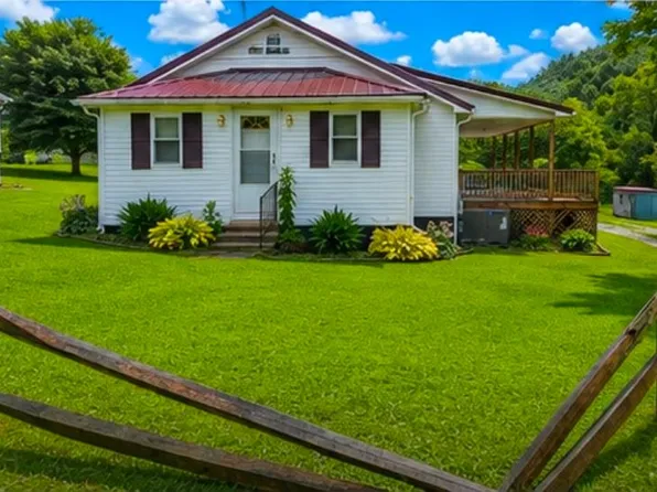 262 Trump St, Daniels, WV 25832