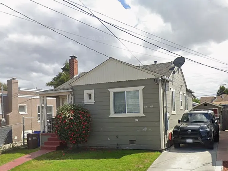 2136 64th Ave — Photo 2