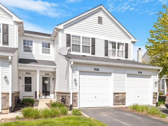 918 Genesee Dr, Naperville, IL 60563