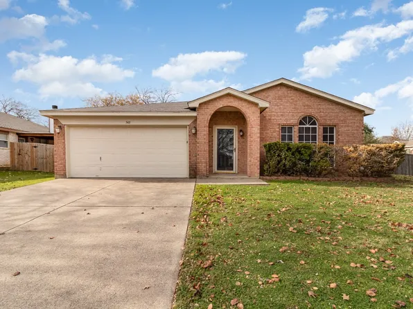 948 Fenway Ln, Saginaw, TX 76179