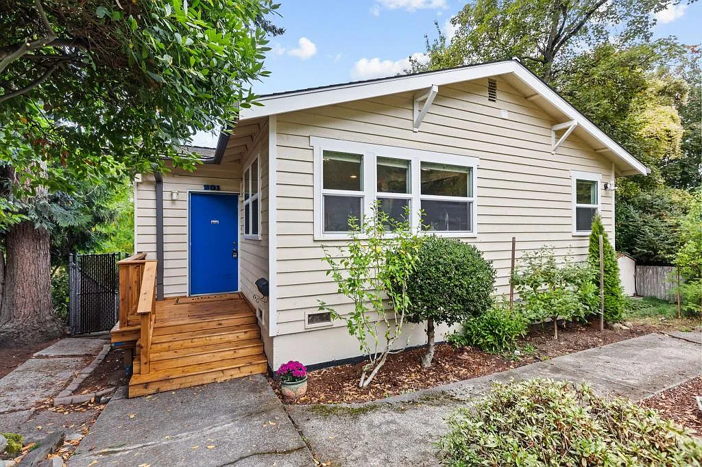 201 28th ave Seattle - 4 bedrooms — Photo 3