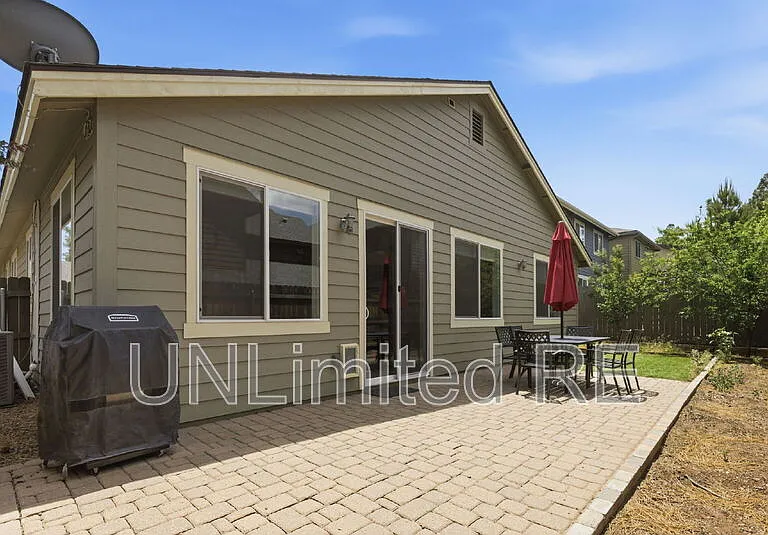2907 W Presidio Dr — Photo 29