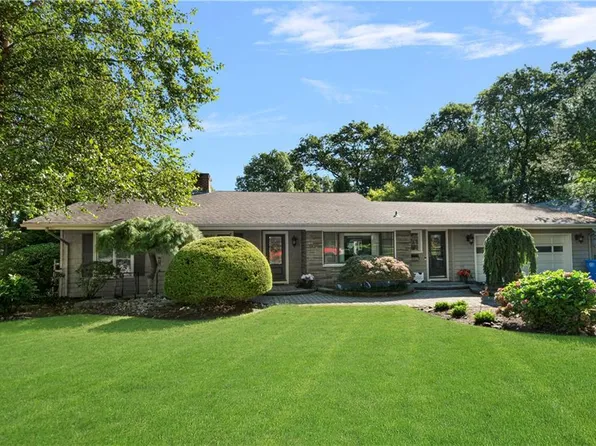 101 Glen Ridge Rd, Cranston, RI 02920