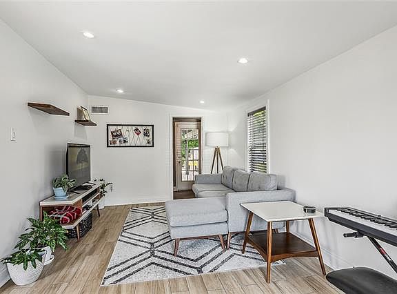 4th image of 3701 Connecticut Ave #1