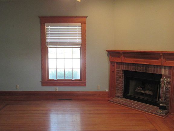 5th image of 303 S Poplar St