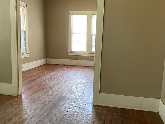 2nd image of 212 W Dean Ave