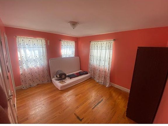 5th image of 11618 146th St #2