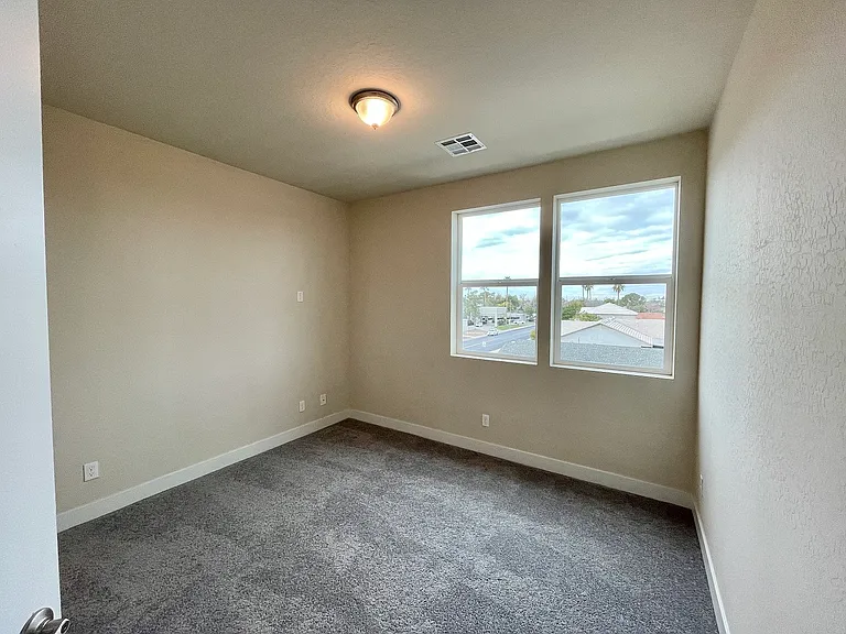 150 S Horne #106 — Photo 7