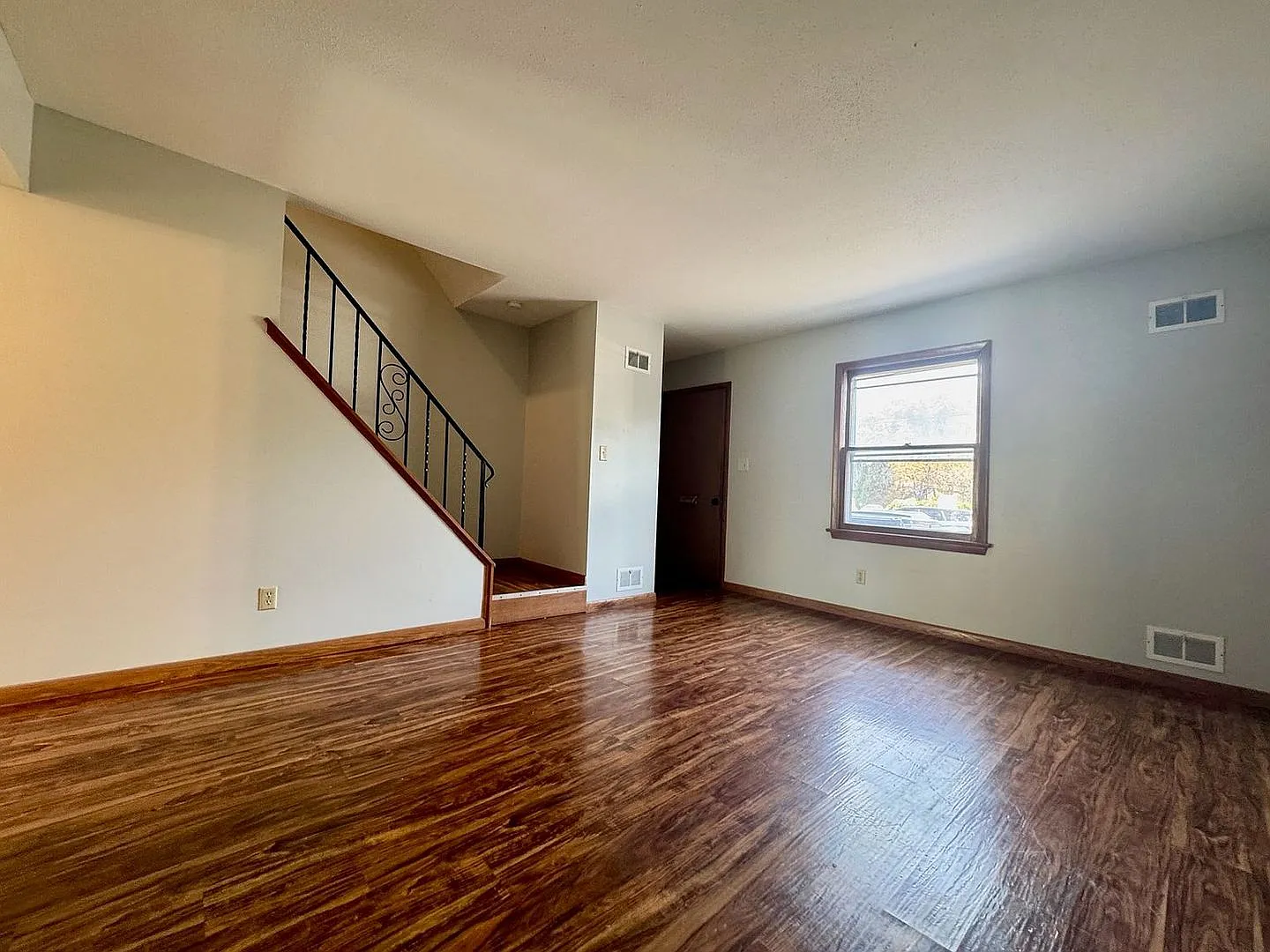 804-810 Powell Ave — Photo 4