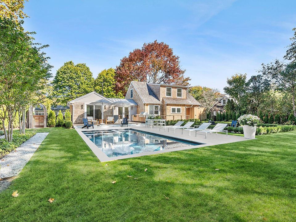 1st image of 9 Bayberry Ln