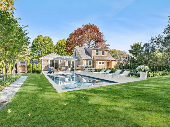 9 Bayberry Ln, Sag Harbor, NY 11963