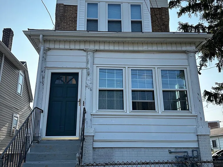 206 Saude Ave — Photo 1