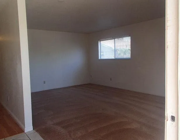 2109 California Dr — Photo 2
