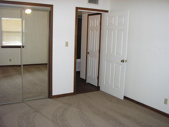 Large bedrooms 11' x 14'
