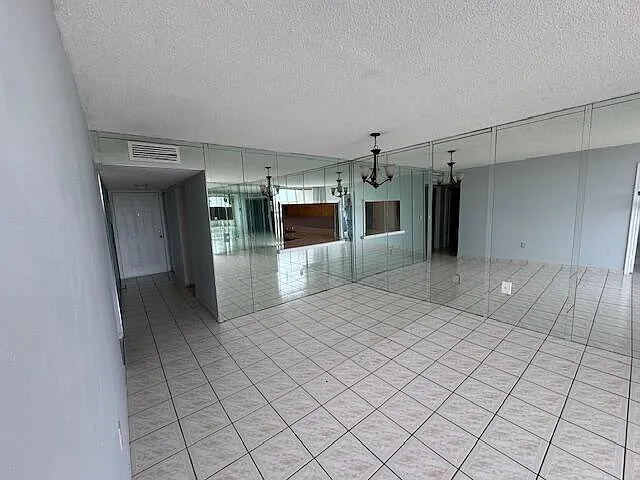 2 bed, 2.0 bath, 960 sqft, $1,900 — Photo 4