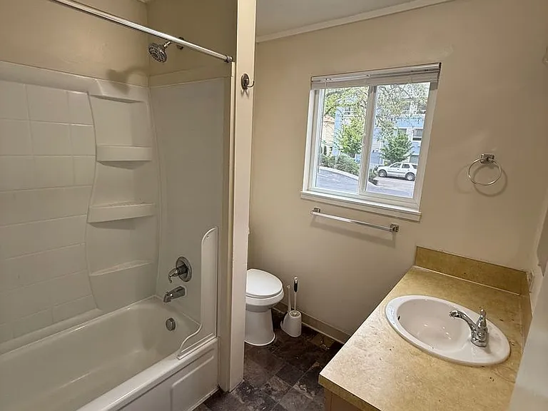 4202-4224 SE 58th Ave — Photo 12