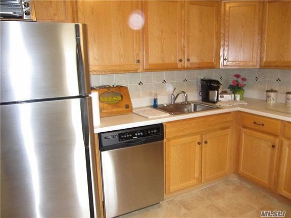 4th image of 7 Harbour Ln APT 6A