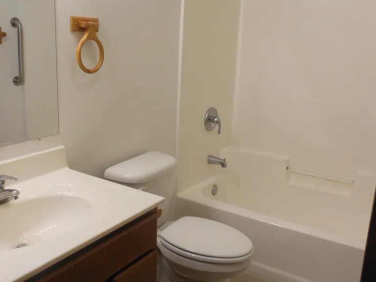 2000 Okray Ave #2000 — Photo 10