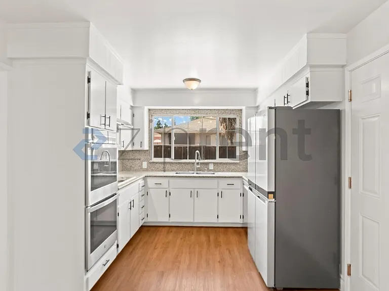 1443 Jeffery Ave — Photo 9