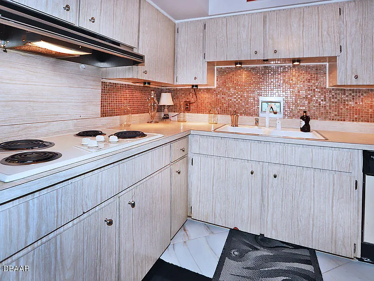1224 S Peninsula Dr #102 — Photo 6