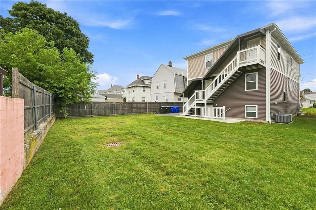 3 bed, 2.0 bath, 1196 sqft, $2,500 — Photo 3