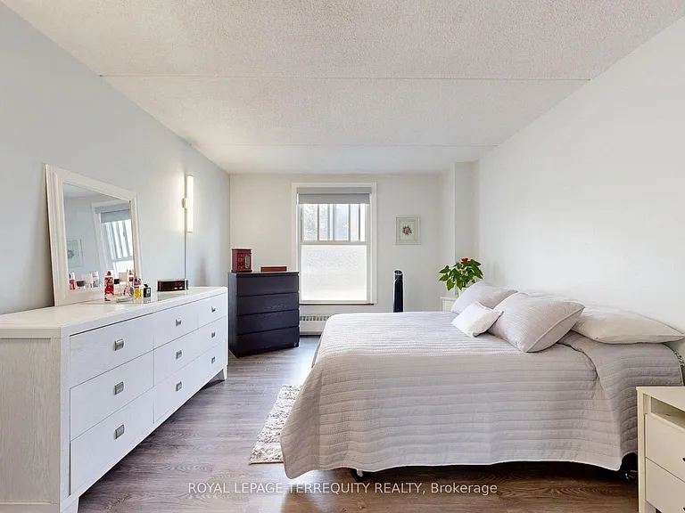2 Glamorgan Ave #212 — Photo 16