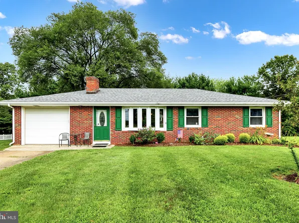 4 Hillcrest Rd, Enola, PA 17025