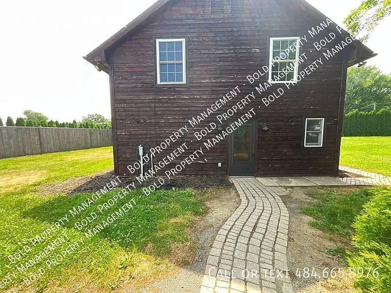 101 Schubert Rd — Photo 2