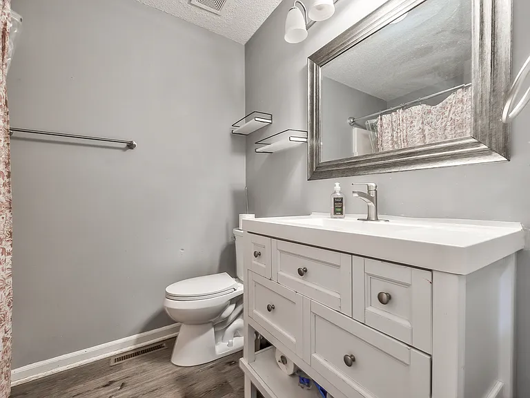 8601 N Pomona Ave — Photo 16