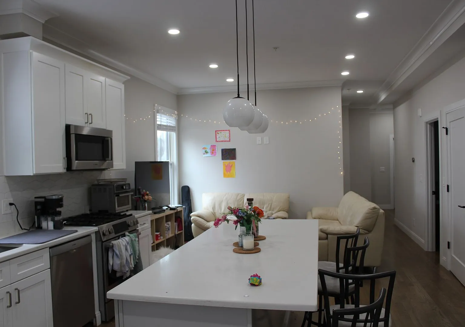 Gorgeous 5 Bed/2 Bath By B.C. ~ Central Air, In-Unit Laundry, Renovated — Photo 3