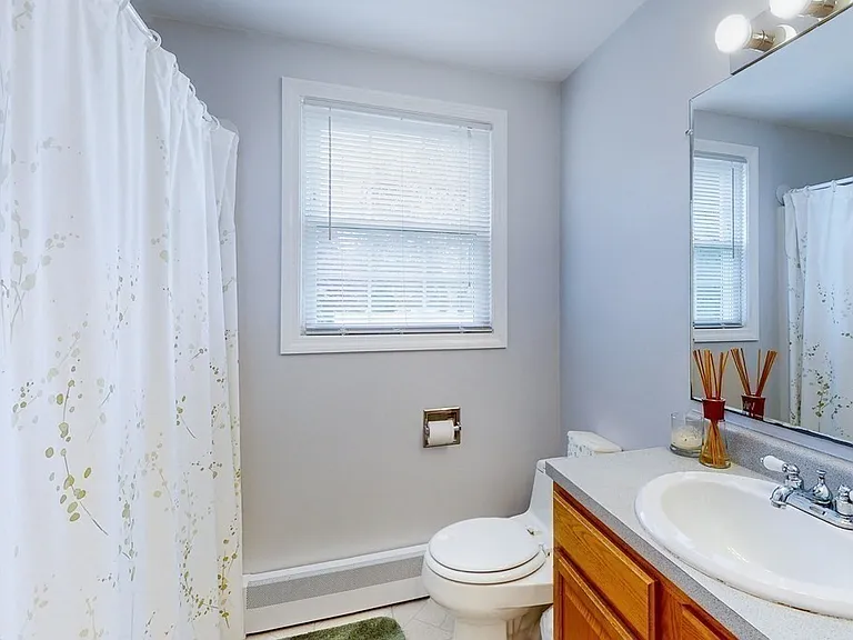 182 Newbury St — Photo 15