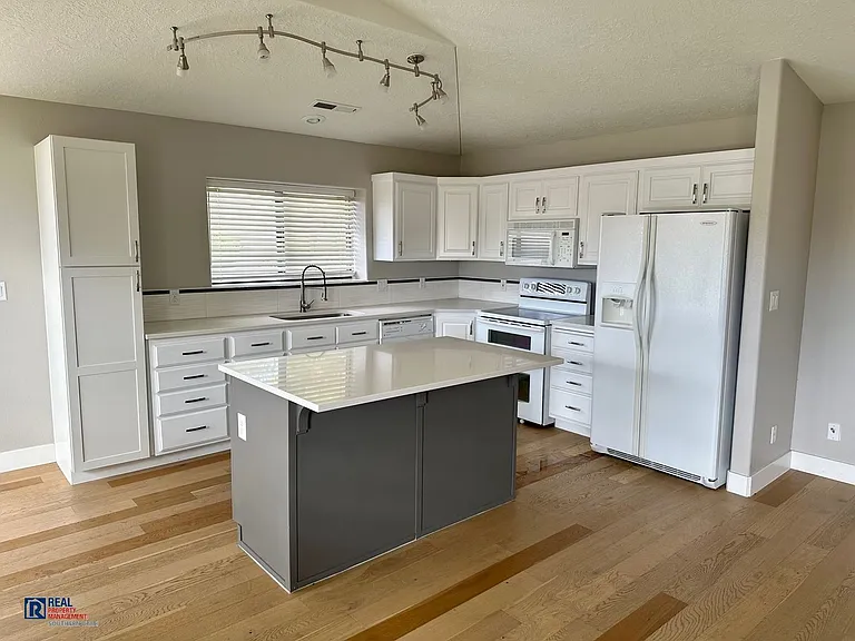 2354 S Hampton Rd — Photo 8
