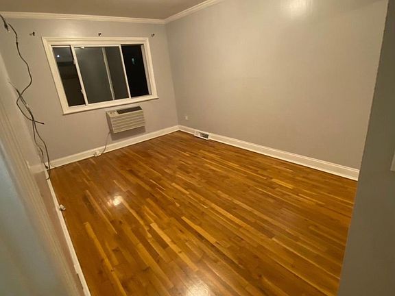 5th image of 2138 Blackrock Ave #2