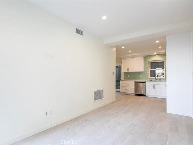 245 Beverly St #B — Photo 14